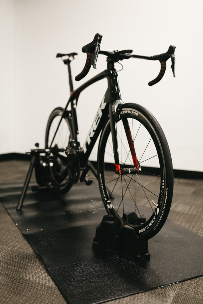 Шина для тренувань у приміщенні на велосипед KOM Cycling TT01, чорний 