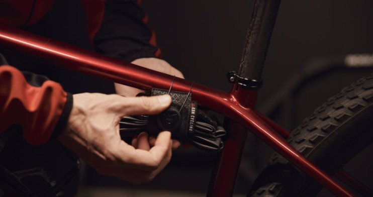Ремень для крепления запасной камеры к раме велосипеда KOM Cycling TS01  